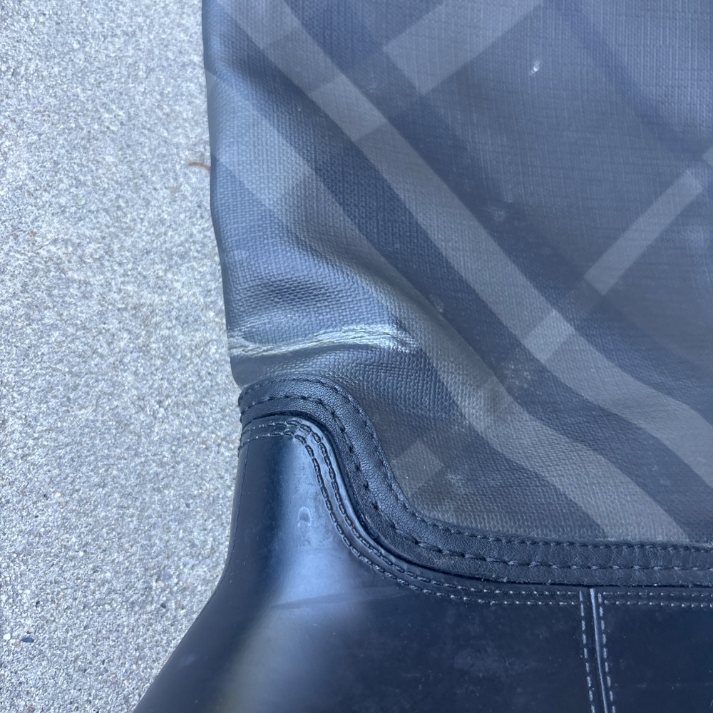 Burberry Sz 37 rain boots - Picture 5 of 5